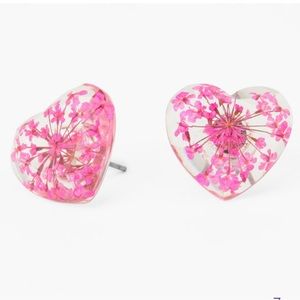 NWT Claire’s Dried Floral Heart-Shaped Resin Studs